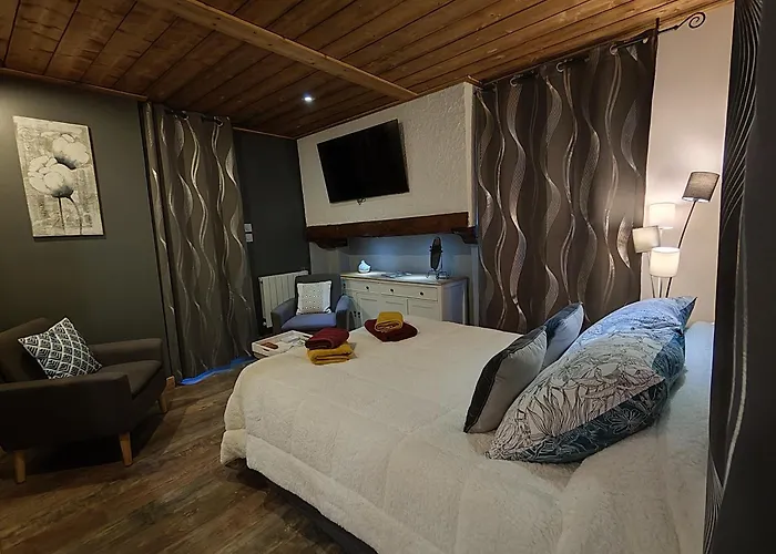 De L'auberge Du Chateau 아파트 Génos